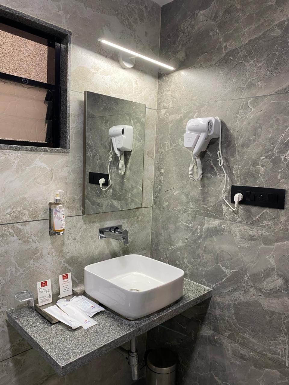Lords Eco Inn Navsari Luaran gambar